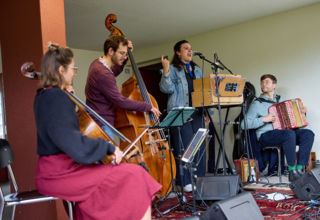 Moderner Jodel im Hauseingang